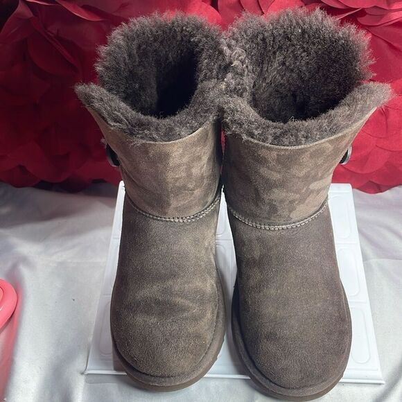 (F) UGG Australia Bailey Button  for girls Chocolate suede mid-calf boots - Picture 5 of 12